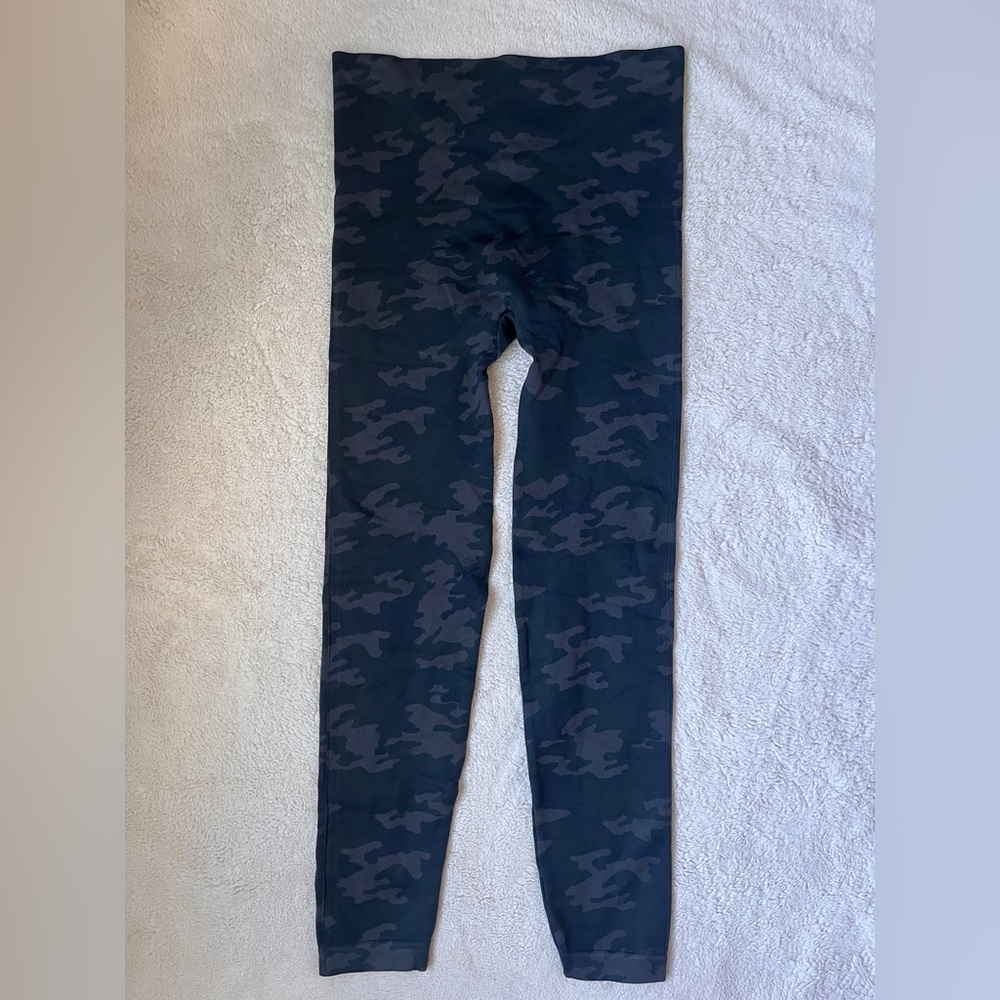 SPANX Black and Gray Camouflage Leggings Women Size Large